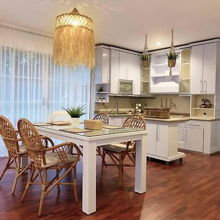 Tropical Villa By Villapedia Citaringgul Exteriér fotografie