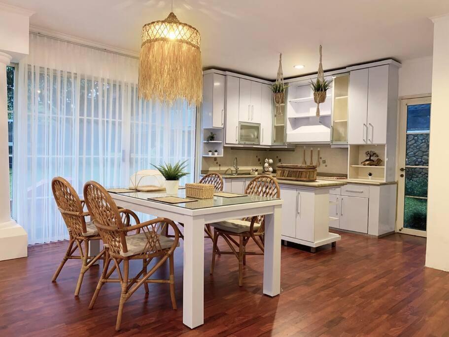 Tropical Villa By Villapedia Citaringgul Exteriér fotografie