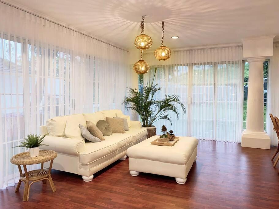 Tropical Villa By Villapedia Citaringgul Exteriér fotografie